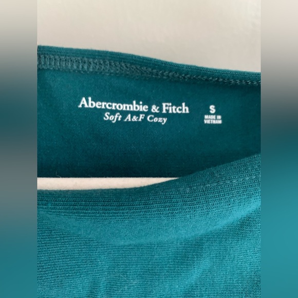 NWT Abercrombie & Fitch Teal Top - Picture 2 of 5